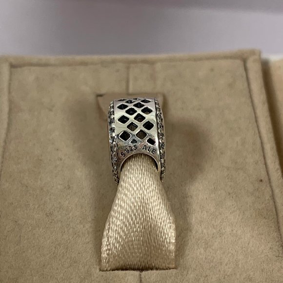 Pandora Chicago Rainbow City Exclusive Charm - Picture 6 of 6